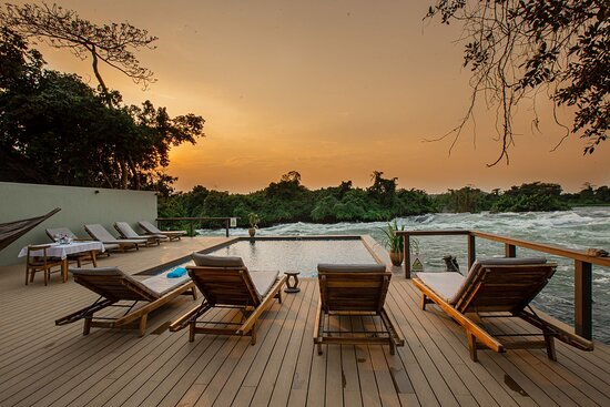 Luxury Travel in Uganda: High-End Experiences