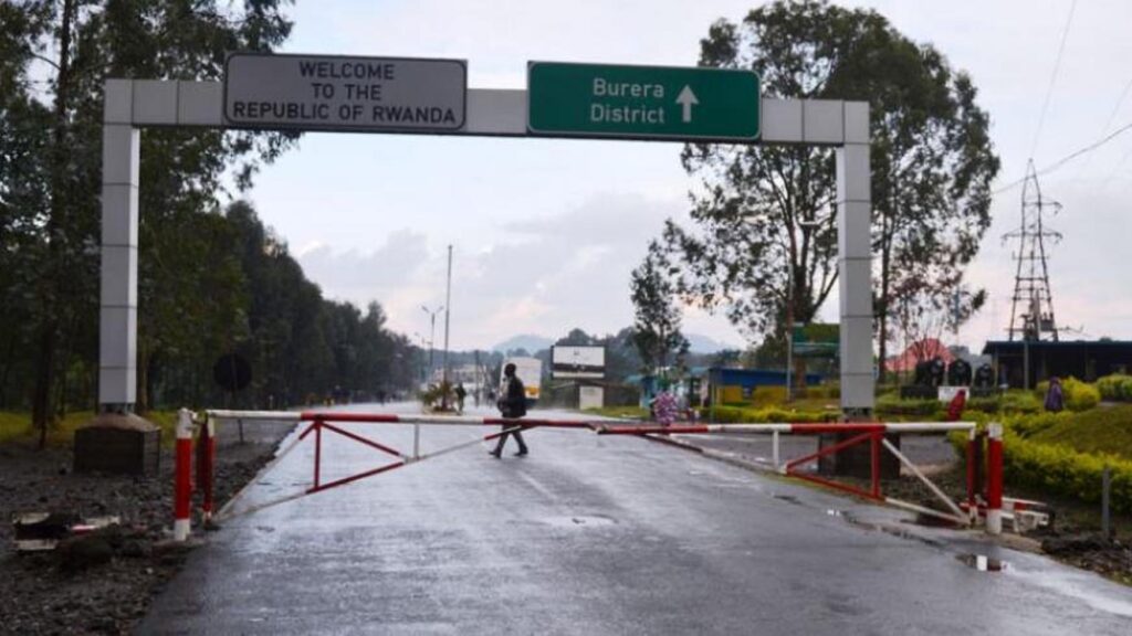 Are border crossings between Uganda and Rwanda open?