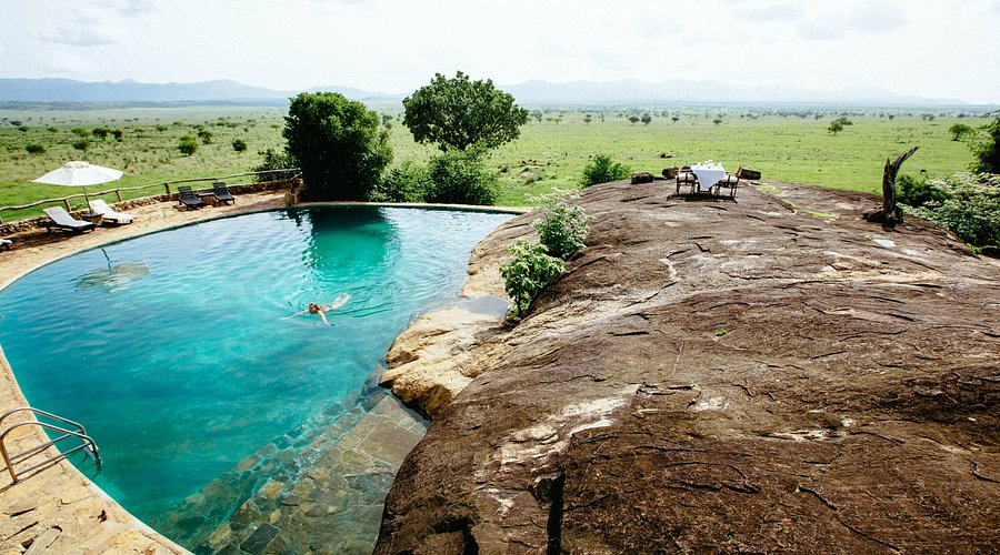 Can I find lodges with swimming pools in the parks?